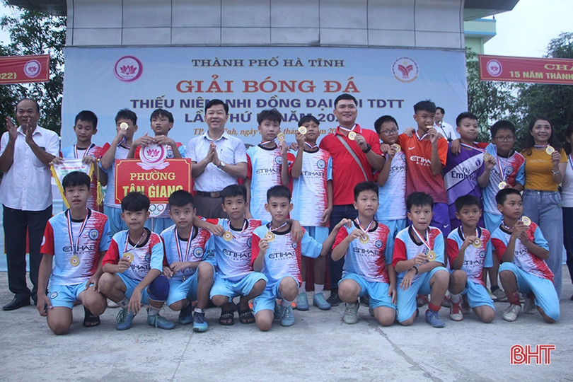 Phường Tân Giang và xã Thạch Hạ nhất Giải Bóng đá TN-NĐ thành phố Hà Tĩnh