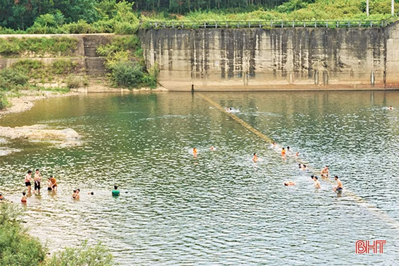 Hương Khê hướng tới phổ cập bơi cho học sinh