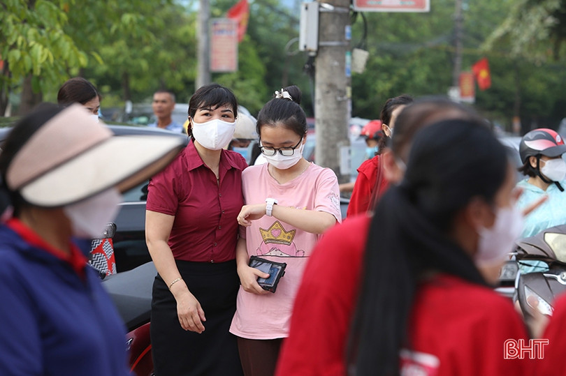 330 thí sinh hoàn thành buổi thi đầu tiên Kỳ thi vào lớp 10 THPT Chuyên Hà Tĩnh