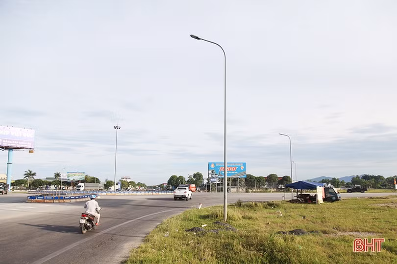 Bất an khi qua vòng xuyến Thạch Long!