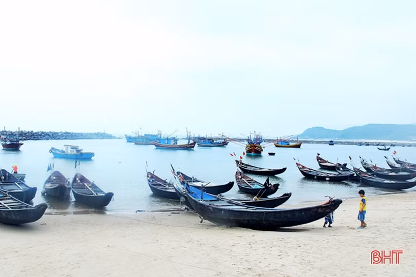 Giá dầu tăng cao, ngư dân Hà Tĩnh “tiến thoái lưỡng nan”