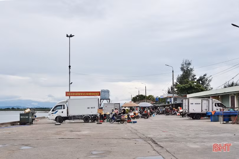 Giá dầu tăng cao, ngư dân Hà Tĩnh “tiến thoái lưỡng nan”