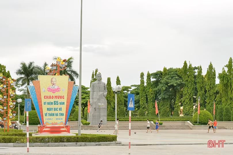 TP Hà Tĩnh rực rỡ cờ hoa đón chào hai sự kiện lớn