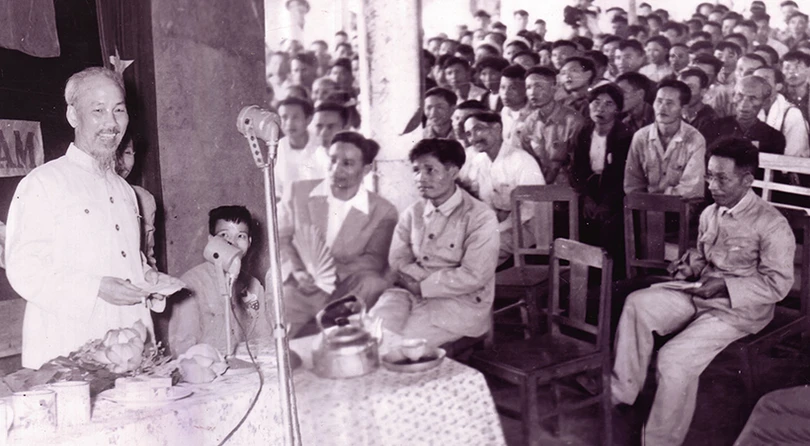 “Tiếng ngày xưa và cả tiếng mai sau...”