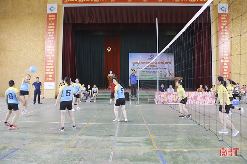 Tổ chức thành công Giải Bóng chuyền hơi CLB Nhà báo nữ Hà Tĩnh