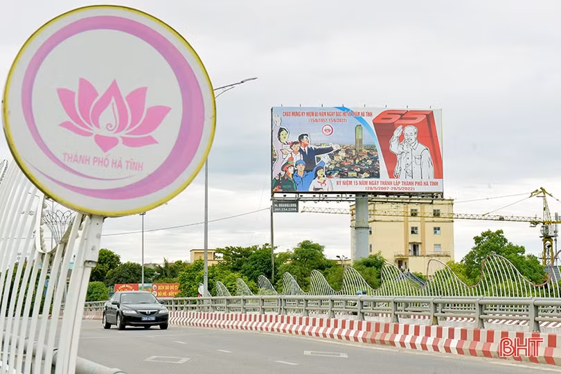 TP Hà Tĩnh rực rỡ cờ hoa đón chào hai sự kiện lớn