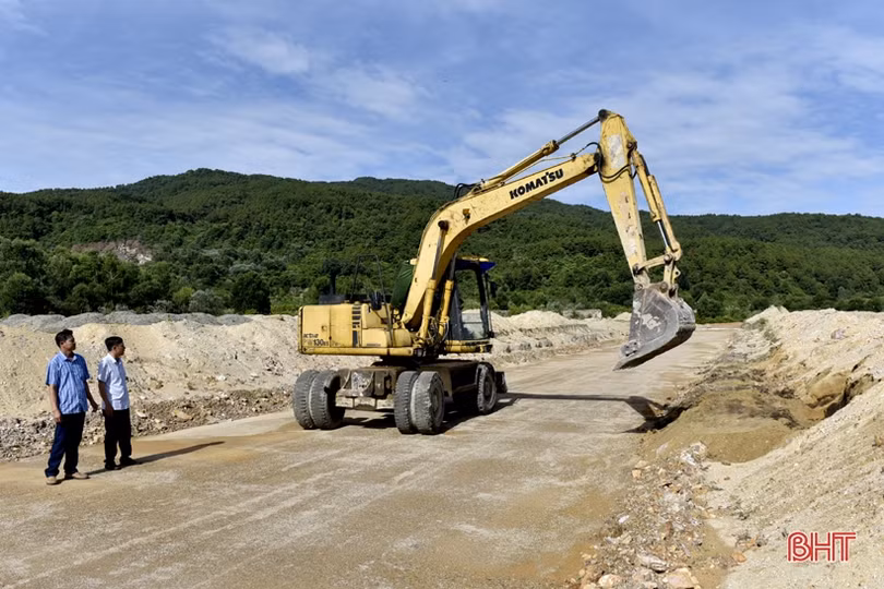 Tháo gỡ vướng mắc, sớm hoàn thành tuyến đường nối vào Cụm Công nghiệp Cổng Khánh 1