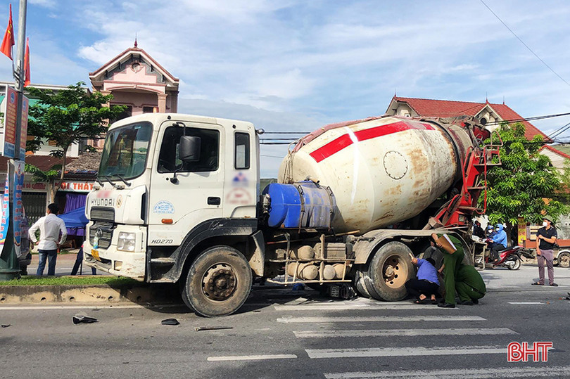 Hà Tĩnh: Va chạm với xe bồn, người phụ nữ đi xe máy tử vong tại chỗ