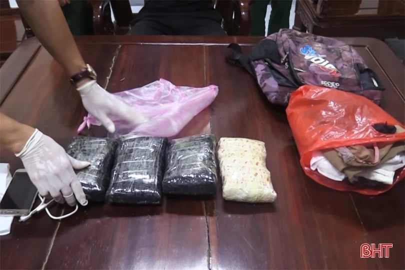 Hà Tĩnh: Bắt 2 đối tượng vận chuyển 24.000 viên ma túy tổng hợp