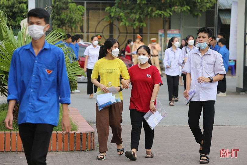 330 thí sinh hoàn thành buổi thi đầu tiên Kỳ thi vào lớp 10 THPT Chuyên Hà Tĩnh