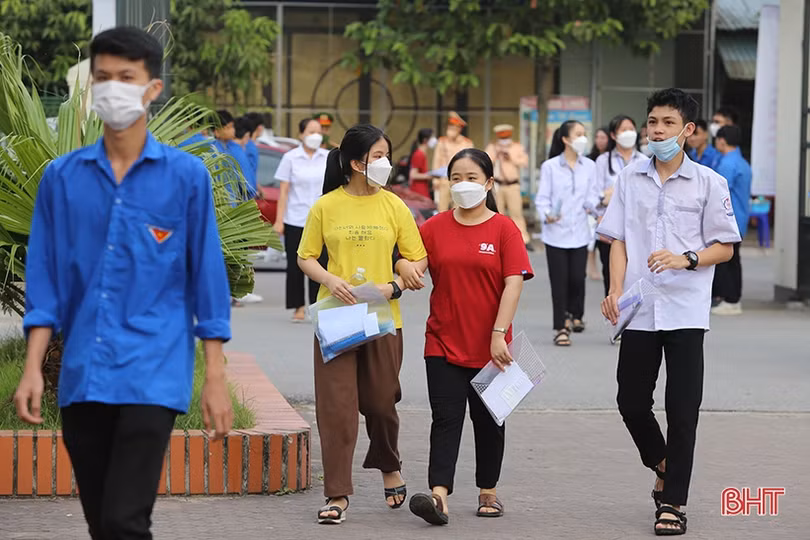 330 thí sinh hoàn thành buổi thi đầu tiên Kỳ thi vào lớp 10 THPT Chuyên Hà Tĩnh