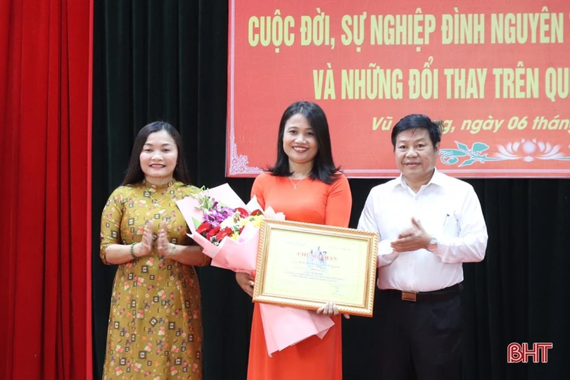 Trao giải Cuộc thi viết về Đình nguyên Tiến sỹ Phan Đình Phùng và huyện Vũ Quang