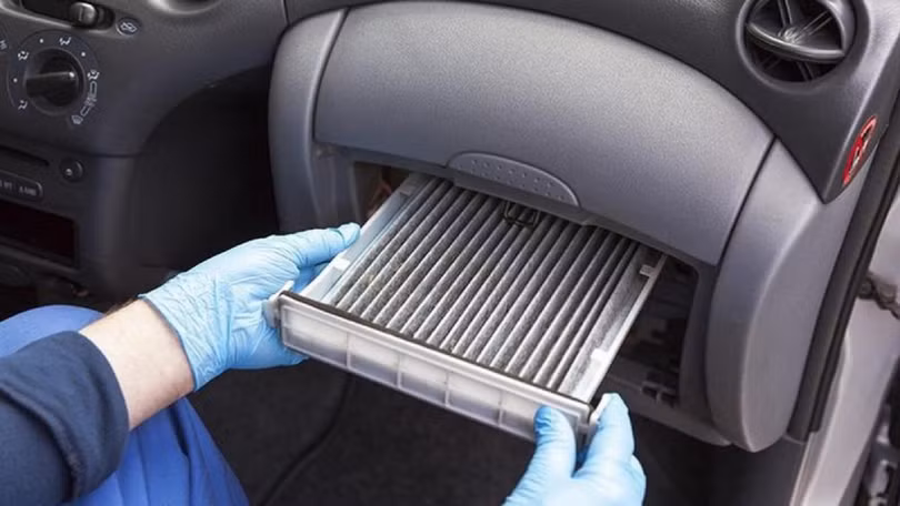 Nguyên nhân khiến điều hòa ô tô có mùi lạ