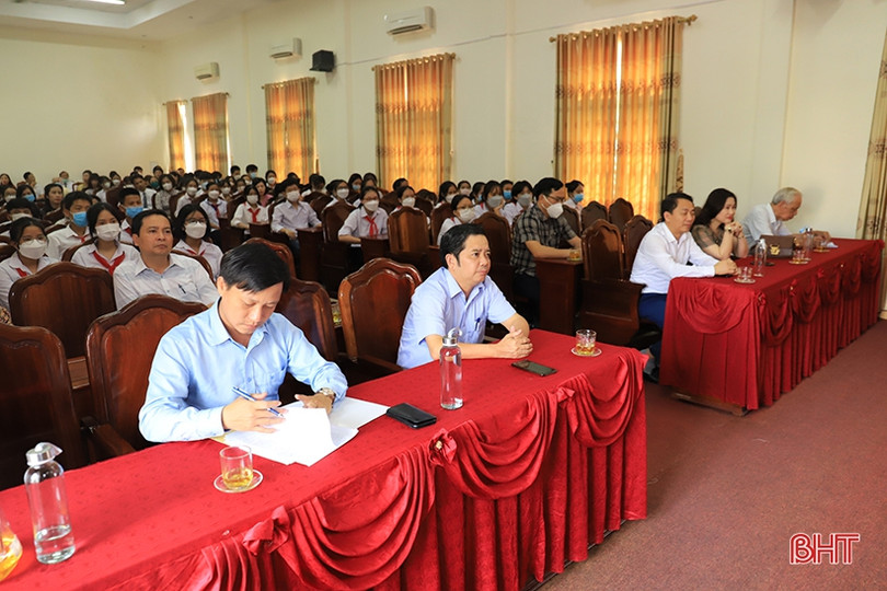 Hương Sơn khen thưởng học sinh giỏi năm học 2021 - 2022 ảnh 1 Hương Sơn khen thưởng học sinh giỏi năm học 2021 - 2022
