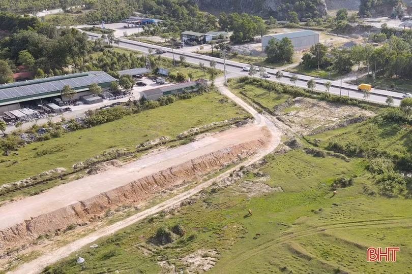 Tháo gỡ vướng mắc, sớm hoàn thành tuyến đường nối vào Cụm Công nghiệp Cổng Khánh 1