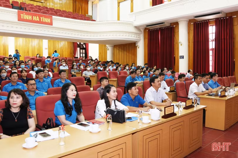 Thủ tướng Chính phủ mong muốn công nhân tiếp tục phát huy vai trò tiên phong trong sáng tạo, đổi mới