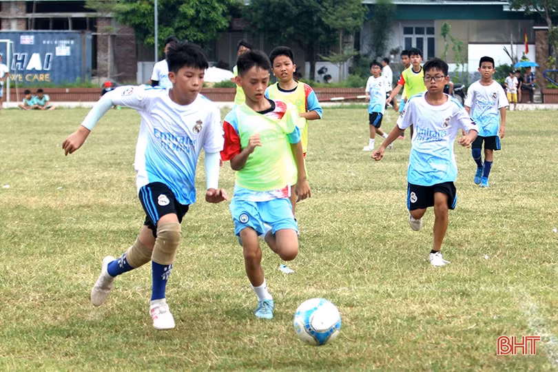 Phường Tân Giang và xã Thạch Hạ nhất Giải Bóng đá TN-NĐ thành phố Hà Tĩnh