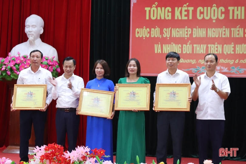 Trao giải Cuộc thi viết về Đình nguyên Tiến sỹ Phan Đình Phùng và huyện Vũ Quang