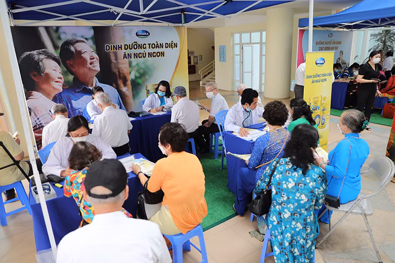 Vinamilk đồng hành cùng người cao tuổi lan tỏa thông điệp “sống khỏe, sống thanh xuân”