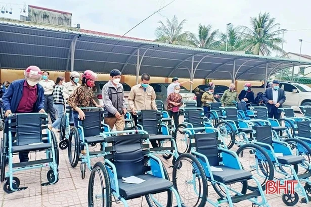 “Kỳ cuối em đủ tiền nộp học rồi, muốn nhường sự giúp đỡ cho bạn khác khó khăn hơn”