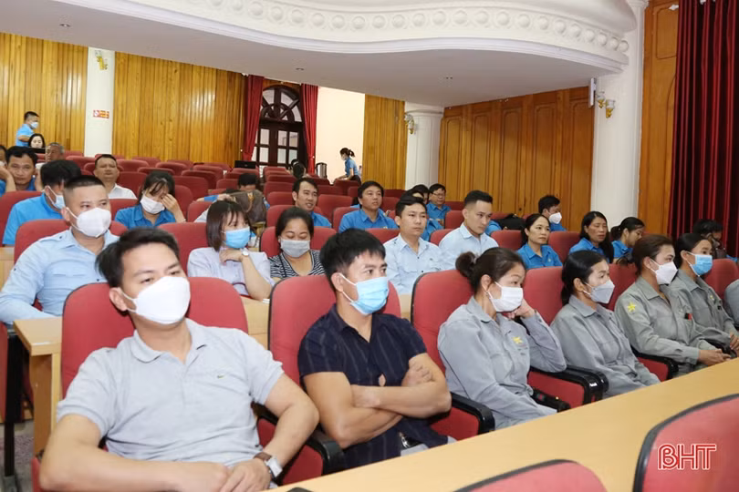 Thủ tướng Chính phủ mong muốn công nhân tiếp tục phát huy vai trò tiên phong trong sáng tạo, đổi mới