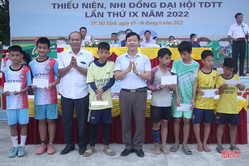 Phường Tân Giang và xã Thạch Hạ nhất Giải Bóng đá TN-NĐ thành phố Hà Tĩnh