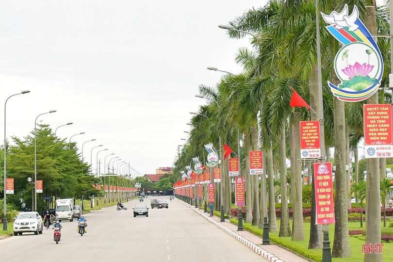 TP Hà Tĩnh rực rỡ cờ hoa đón chào hai sự kiện lớn