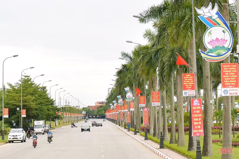 TP Hà Tĩnh rực rỡ cờ hoa đón chào hai sự kiện lớn