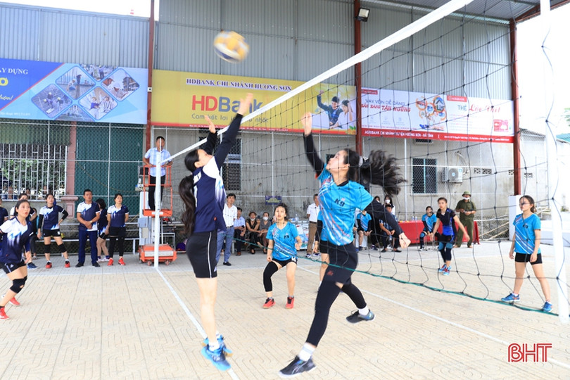 Khởi tranh Giải Bóng chuyền nữ huyện Hương Sơn tranh cúp Trần Kim Xuyến 