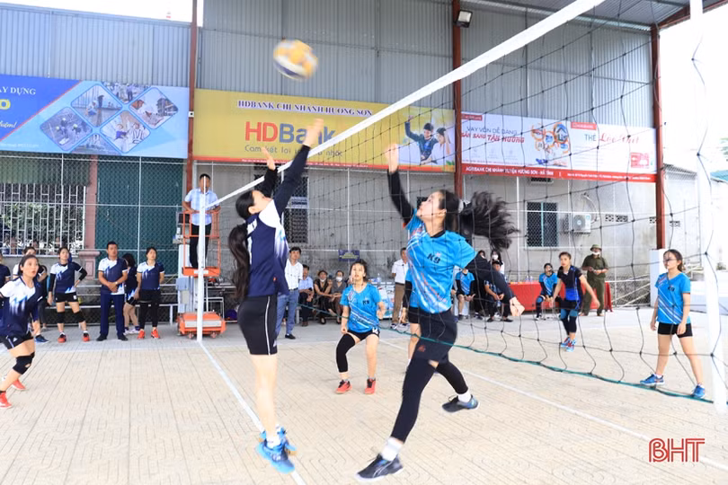 Khởi tranh Giải Bóng chuyền nữ huyện Hương Sơn tranh cúp Trần Kim Xuyến 