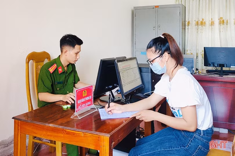 Nhanh chóng, thuận tiện khi đăng ký ô tô, xe máy tại công an cấp huyện, xã ở Hà Tĩnh