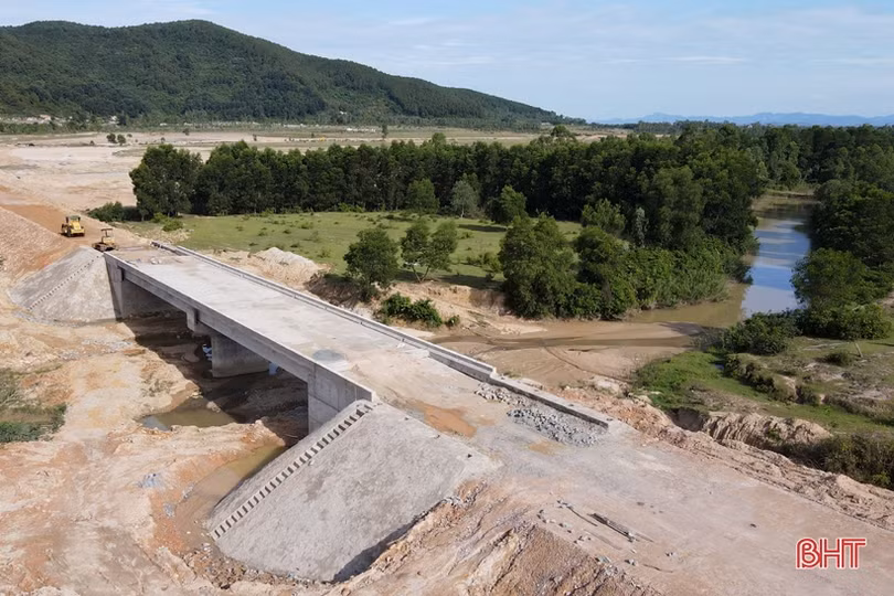 Tháo gỡ vướng mắc, sớm hoàn thành tuyến đường nối vào Cụm Công nghiệp Cổng Khánh 1