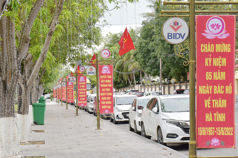 TP Hà Tĩnh rực rỡ cờ hoa đón chào hai sự kiện lớn