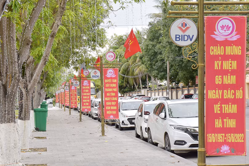 TP Hà Tĩnh rực rỡ cờ hoa đón chào hai sự kiện lớn