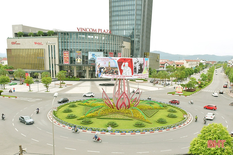 TP Hà Tĩnh rực rỡ cờ hoa đón chào hai sự kiện lớn