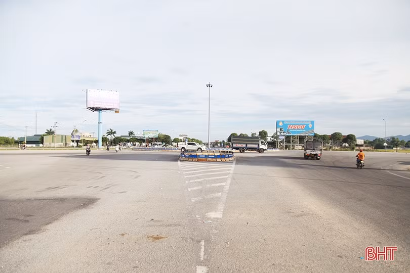 Bất an khi qua vòng xuyến Thạch Long!