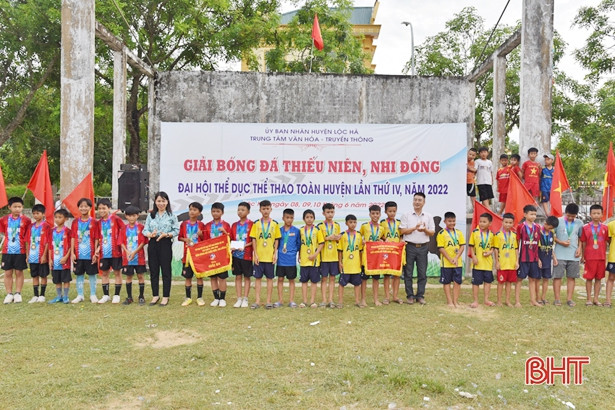 Hồng Lộc vô địch Giải Bóng đá nam thiếu niên - nhi đồng huyện Lộc Hà