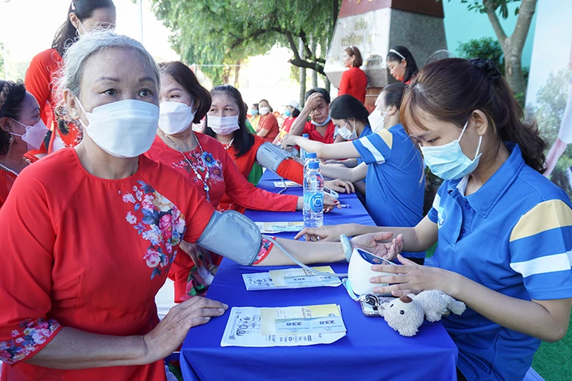 Vinamilk đồng hành cùng người cao tuổi lan tỏa thông điệp “sống khỏe, sống thanh xuân”