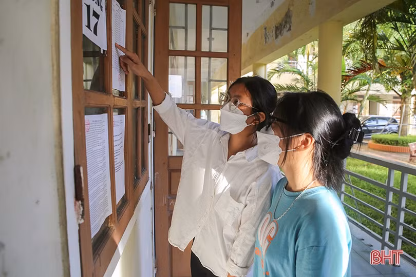 Thí sinh Hà Tĩnh thực hiện nghiêm quy chế trường thi, bắt đầu làm bài tự luận môn Ngữ văn