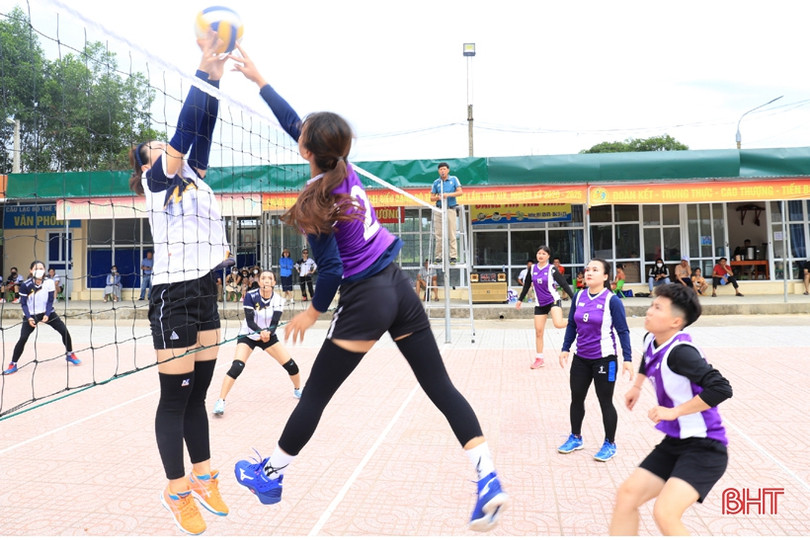 Khởi tranh Giải Bóng chuyền nữ huyện Hương Sơn tranh cúp Trần Kim Xuyến 