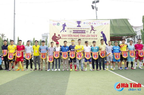 khoi tranh giai bong da sinh vien nghe tinh tai thanh pho mang ten bac