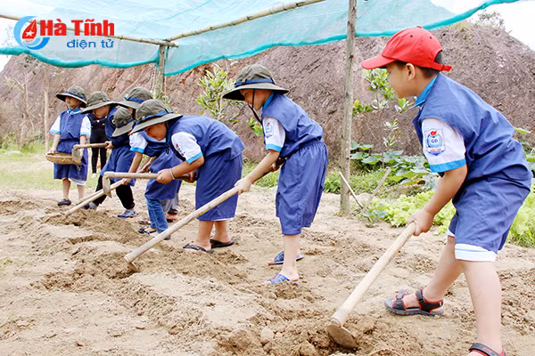 photo mot ngay lam nong tai edufarm tuong son