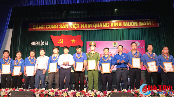 hon 600 doan vien thanh nien cong doan loc ha tham gia hien mau