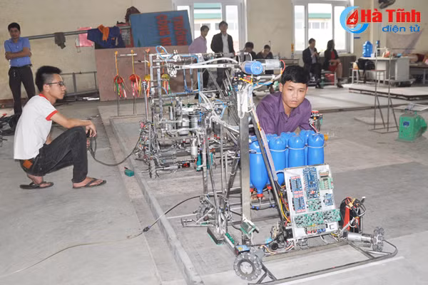 robot ha tinh san sang chinh chien tai dau truong robocon 2018