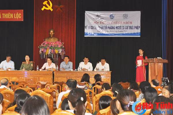 doi thoai voi nguoi dan can loc ve di cu an toan phong ngua di cu trai phep