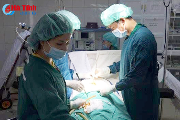 bvdk thanh pho ha tinh phau thuat thanh cong khoi u hiem gap