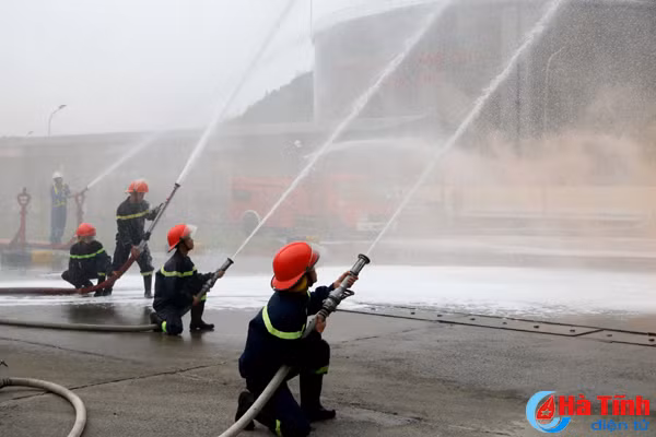 dien tap phuong an cuu hoa cuu nan tai tong kho xang dau vung ang