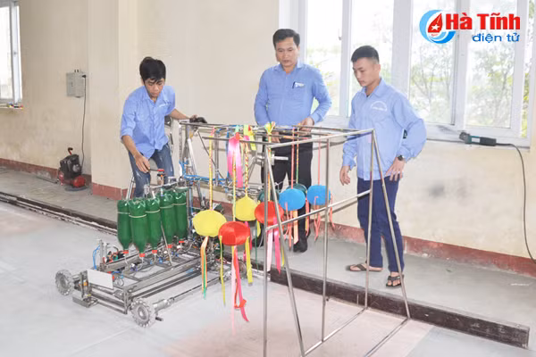 robot ha tinh san sang chinh chien tai dau truong robocon 2018