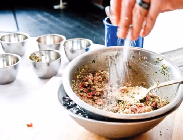 thoi quen an man cua nguoi viet ruoc benh vao than