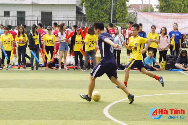 khoi tranh giai bong da sinh vien nghe tinh tai thanh pho mang ten bac
